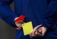 Желтая и красная карточка в футболе